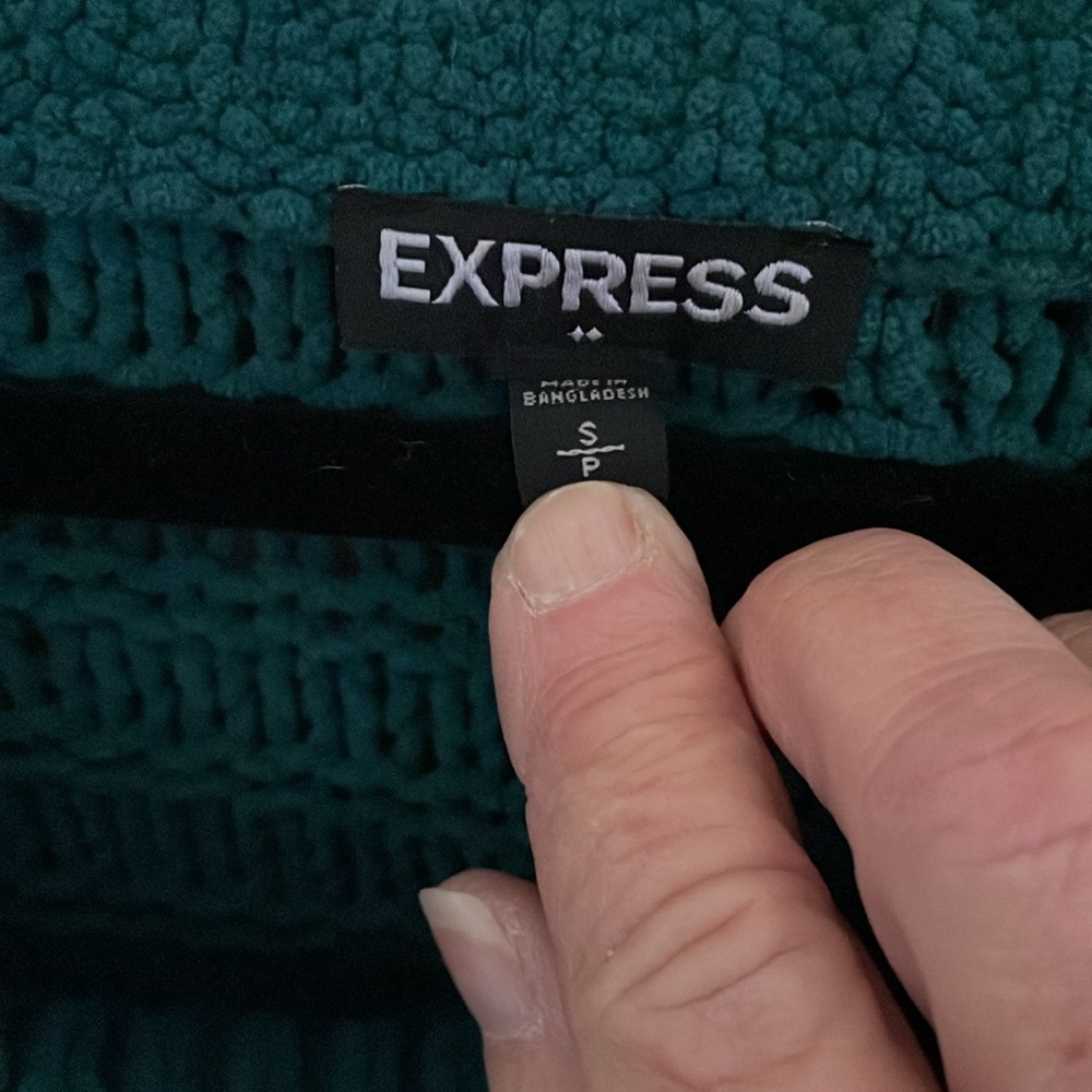 Express Polyester Wider Round Neck Oversized Gree… - image 2